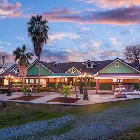 Yosemite Gateway Sleeps 18 - Coarsegold Villa Near Bass Lake